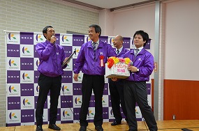 多くの景品が用意され行われた抽選会